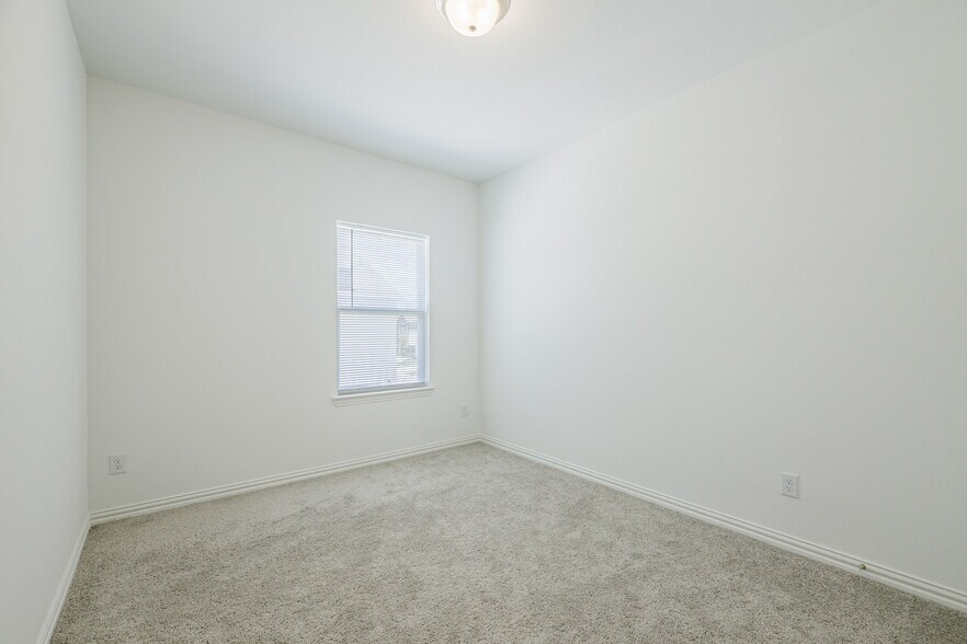 Building Photo - 9939 Schramm St