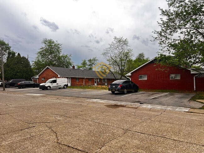 Building Photo - Renovated 1 Bedroom at Campbell Apartments Near Downtown Available Now!