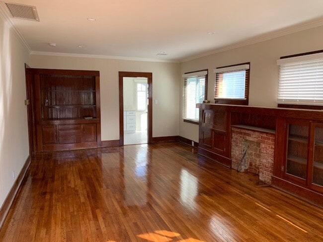 Building Photo - Completely Remodeled 2 Bedroom 1 Bath House with Huge Backyard