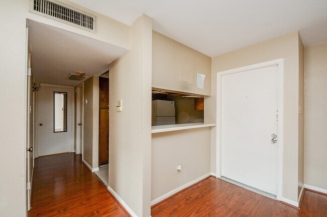 Building Photo - 8519 Hearth Dr