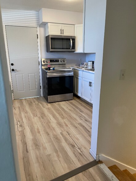 Building Photo - 1301 Buena Vista Dr