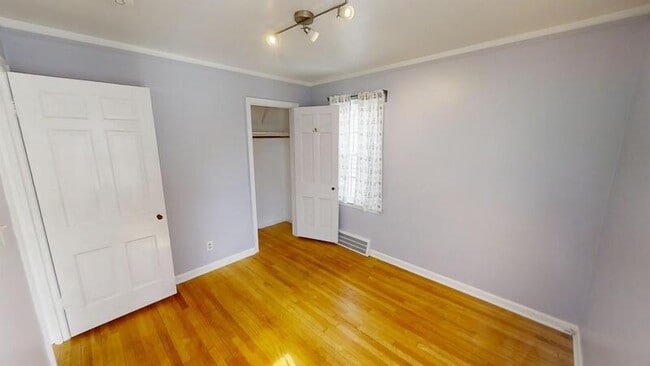 Building Photo - 601 W Hoover Ave