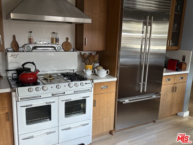 Building Photo - 737 Broadway St