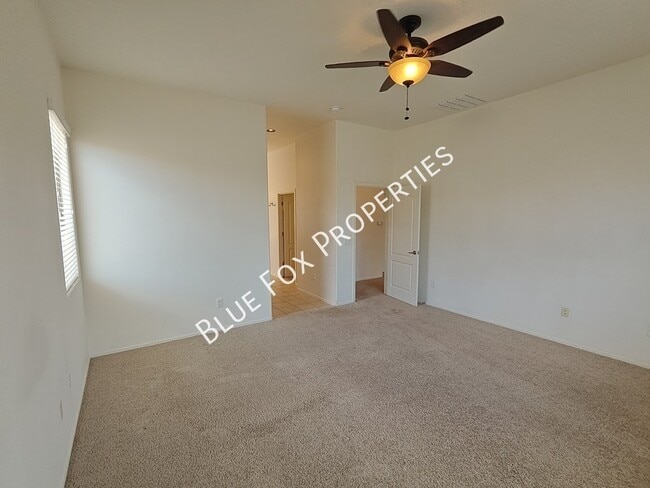 Building Photo - 324 N Oak Tree Canyon Loop