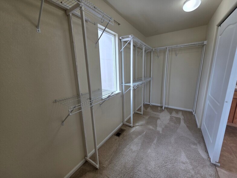 Building Photo - 874 Diamond Rim Dr