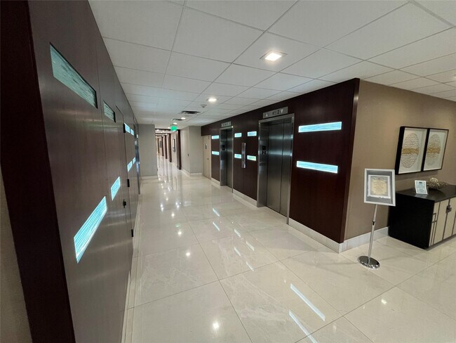 Building Photo - 3500 Galt Ocean Dr