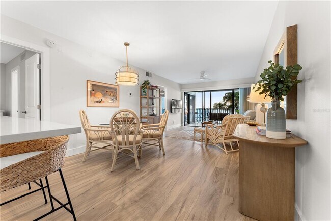 Building Photo - 6287 Bahia Del Mar Cir N