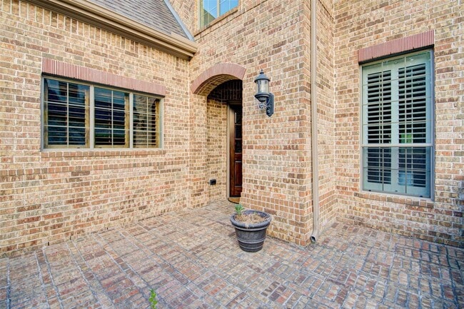 Building Photo - 158 N Almondell Way