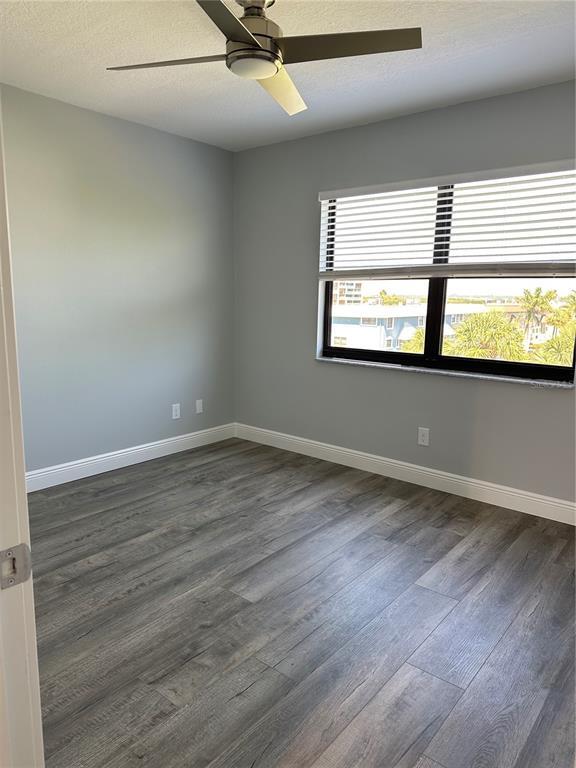 Building Photo - 12500 Capri Cir N