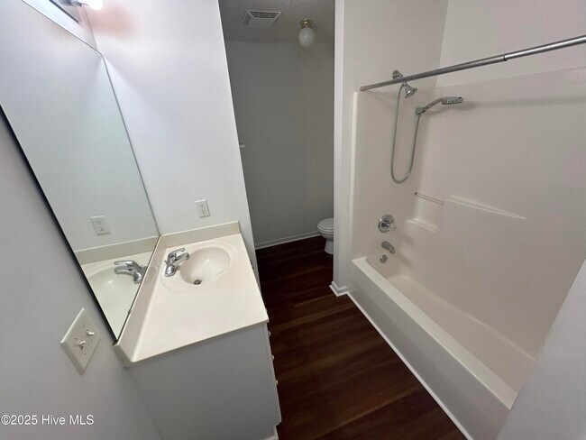 Building Photo - 4140 Breezewood Dr