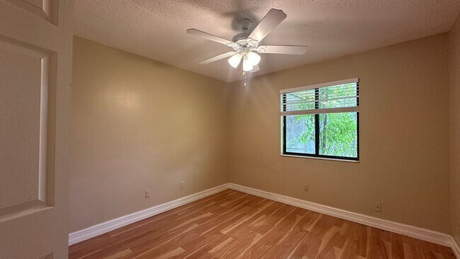 Building Photo - 487 Carrigan Ave