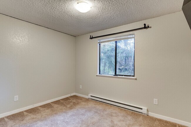 Building Photo - 2 Bedroom Ground Floor Condo
