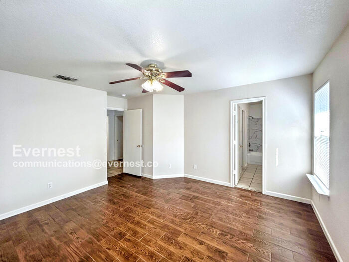 Building Photo - 2027 Mission Field