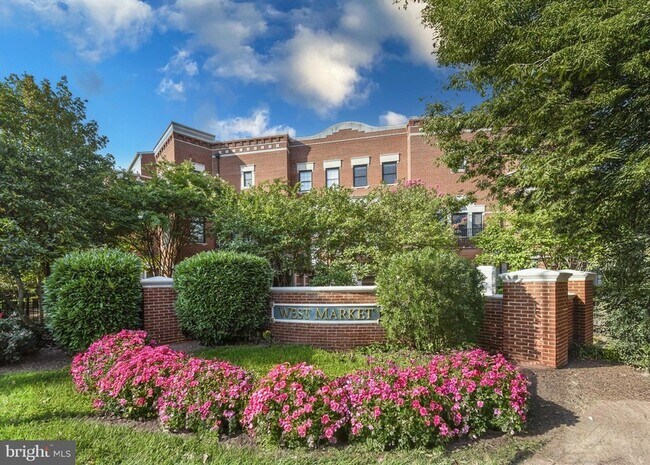 Building Photo - 1344C Garden Wall Cir