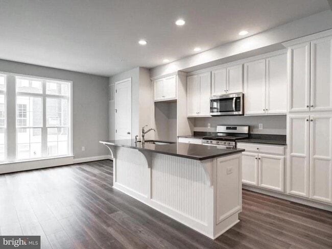 Building Photo - 3116 Detweiler Ln