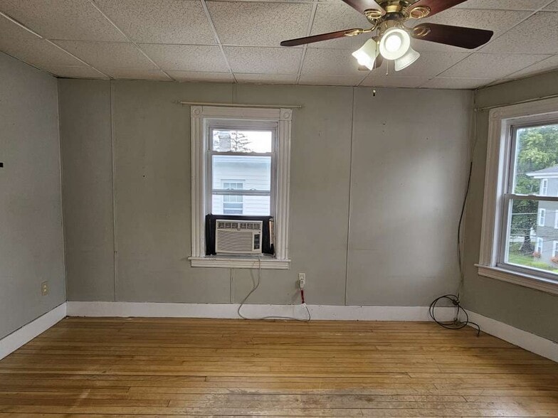 Building Photo - 20 Kosta St