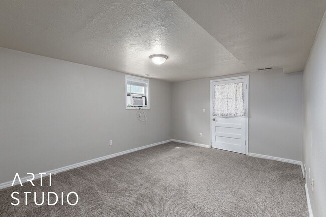Building Photo - 28th Duplex