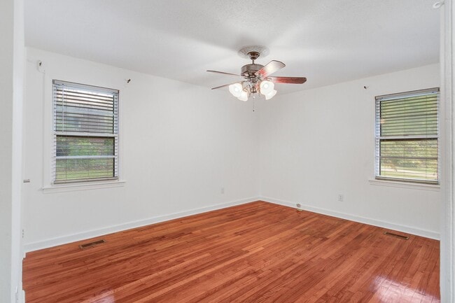 Building Photo - Welcome To West Circle Dr