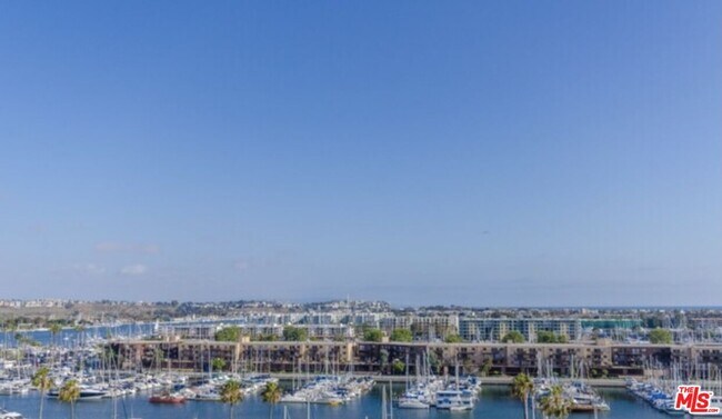 Building Photo - 4335 Marina City Dr