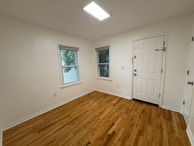 Building Photo - 425 Drummond Ave
