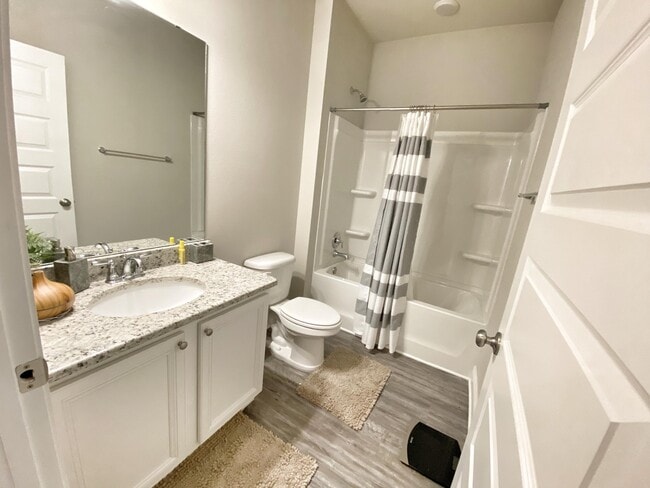 Building Photo - 3605 Turquoise Dr
