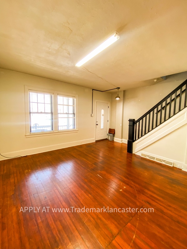 Building Photo - 485 New Dorwart St
