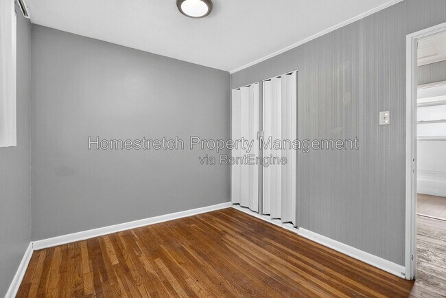 Building Photo - 2247 Hollis Dr