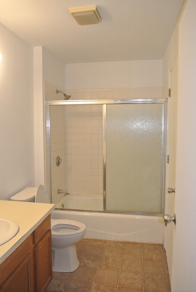 Building Photo - 130 Winchester Ave