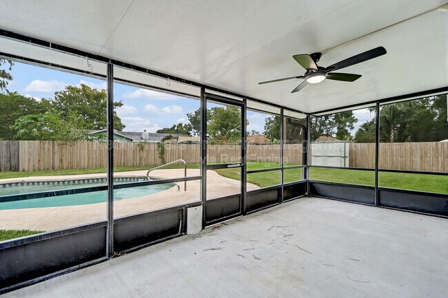 Building Photo - 10855 Mandarin Station Dr W