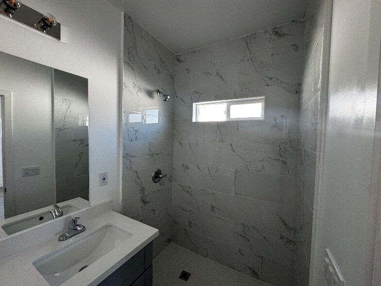 Building Photo - 25514 Walker St