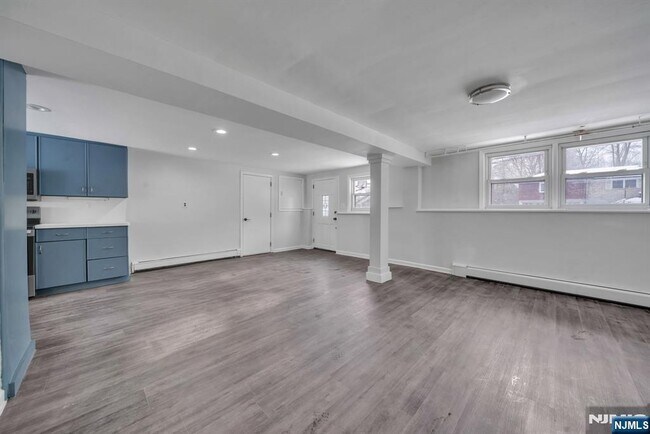 Building Photo - 231 Hudson Ave