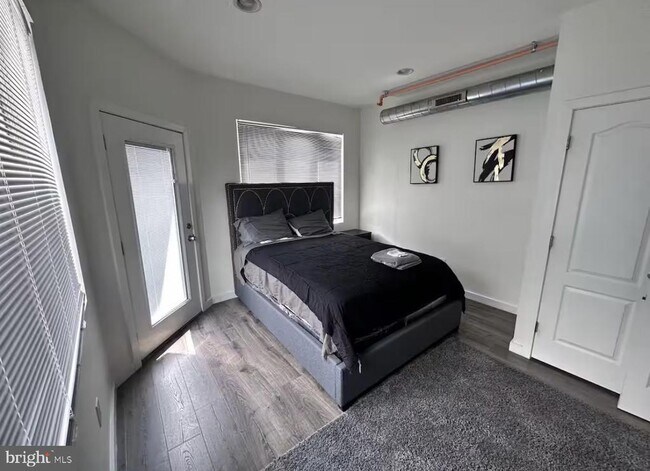 Building Photo - 117 W Girard Ave