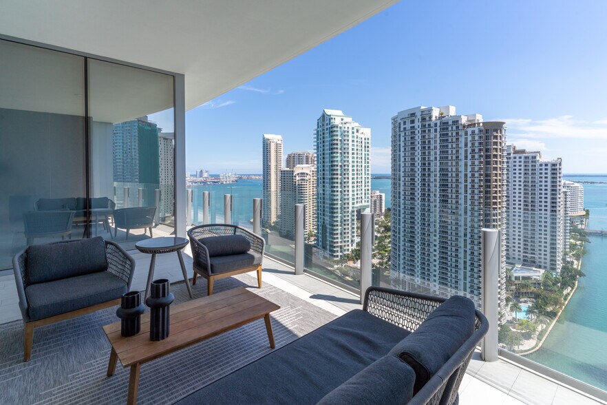 Building Photo - 300 Biscayne Boulevard Way