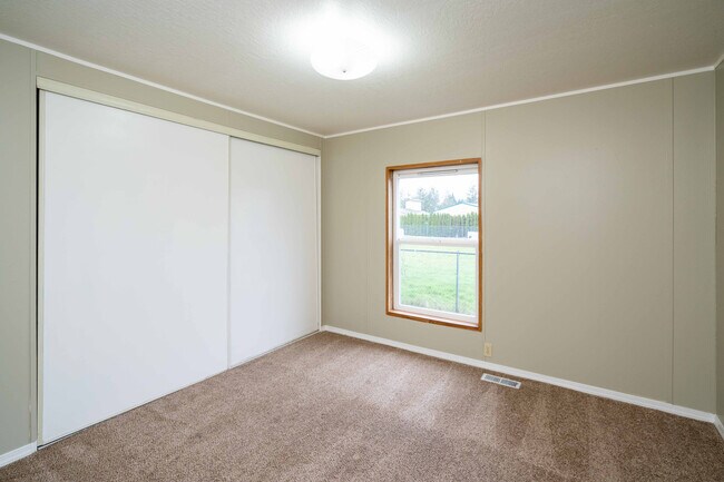 Building Photo - Country Living on a Private Acreage in Camas  - 2 Bedroom 1 Bath Manufactured Home