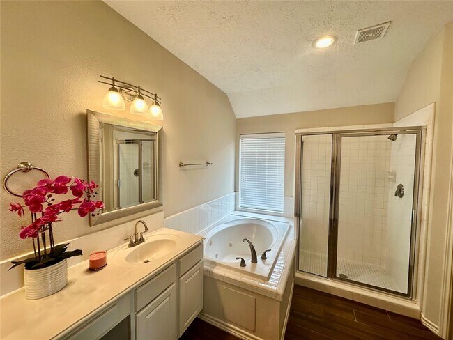 Building Photo - 5035 Chappel Hill Dr