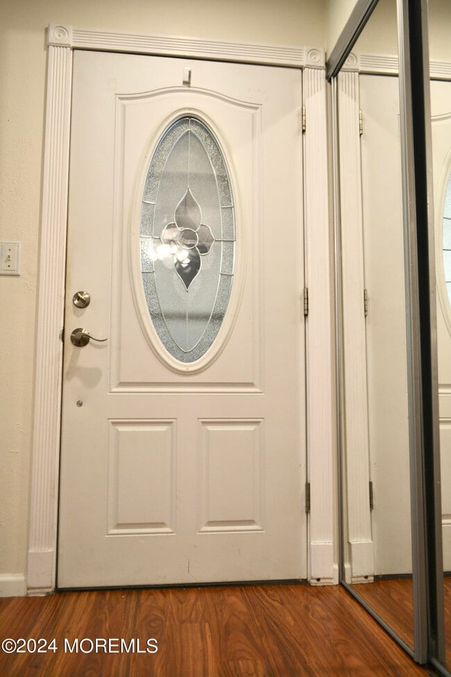 Building Photo - 30 Meadow Green Cir