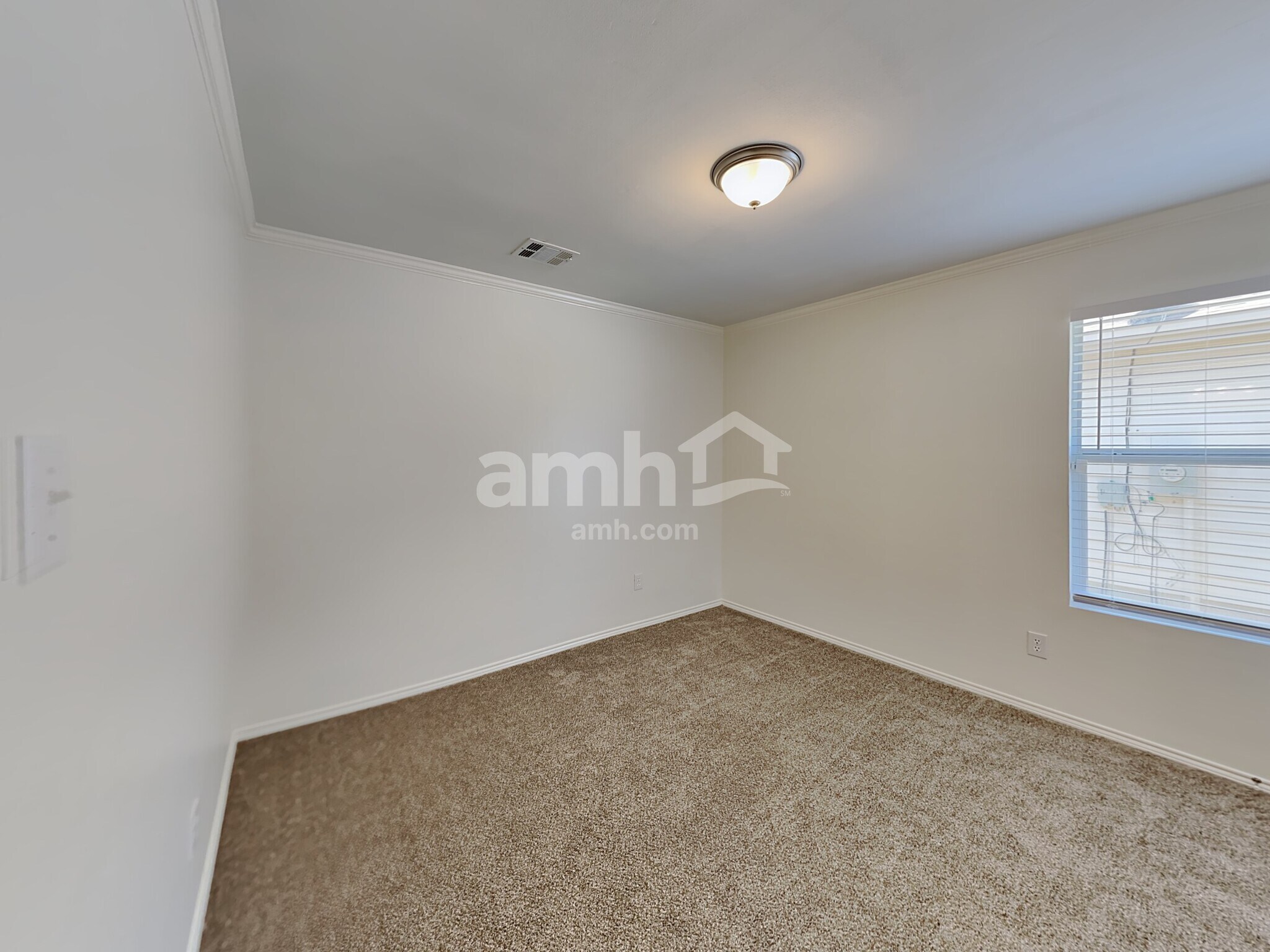 Building Photo - 9921 Thomas Jefferson Dr