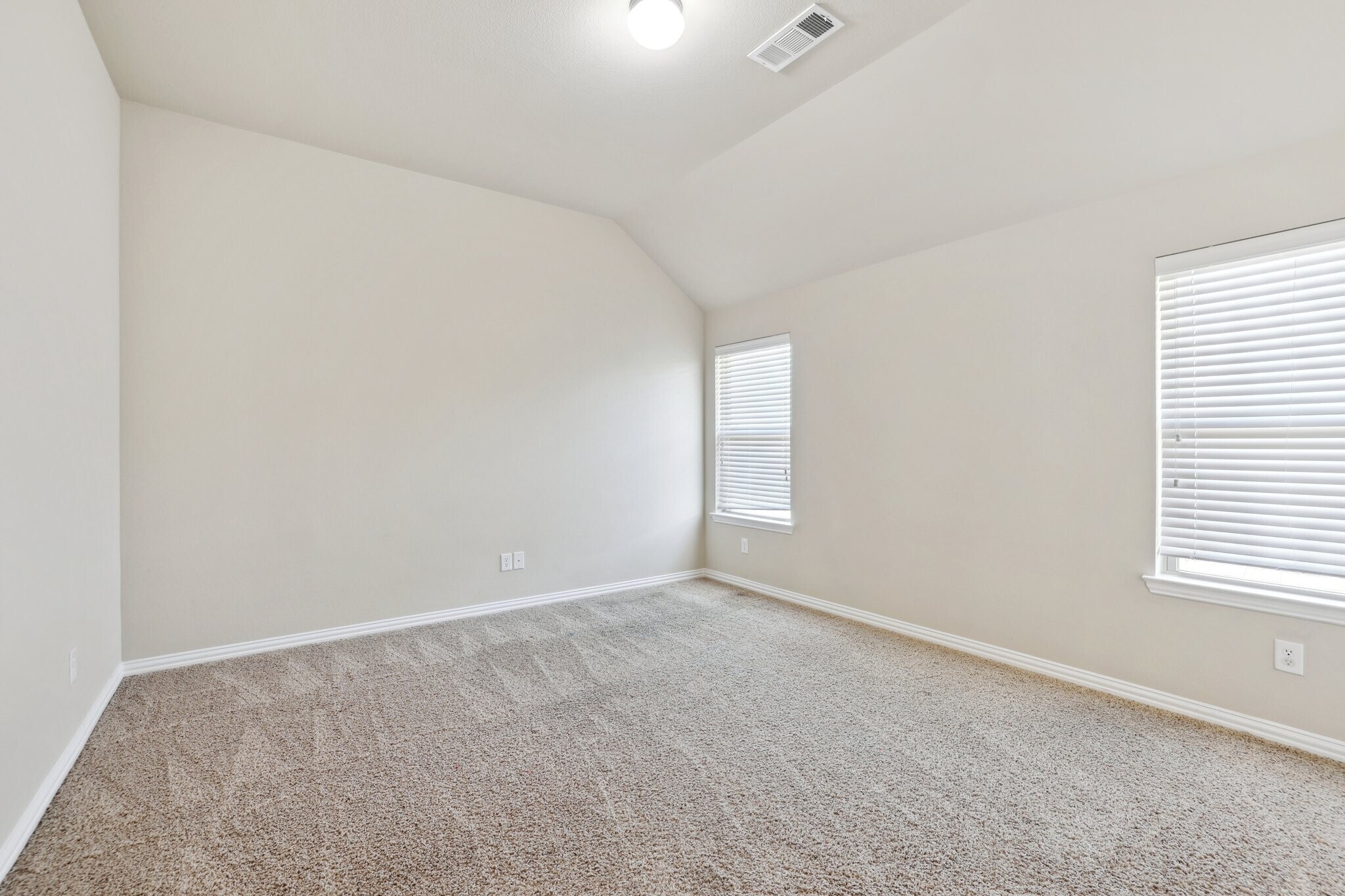 Building Photo - 911 Montgomery Way