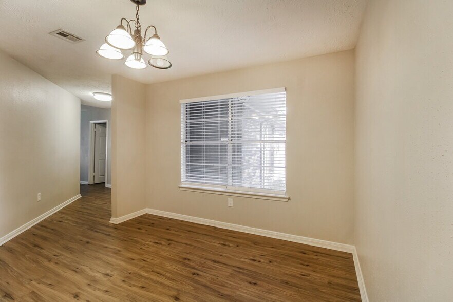 Building Photo - 1331 Goswell Ln