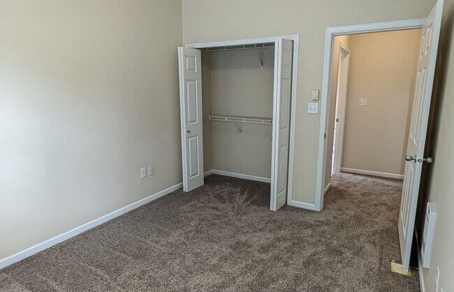 Building Photo - Lynnwood 3 Bedroom Condo - Corner Unit