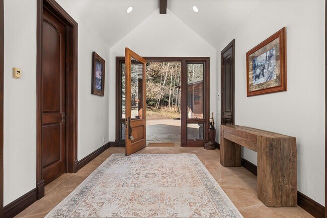 Building Photo - 875 Horse Ranch Dr