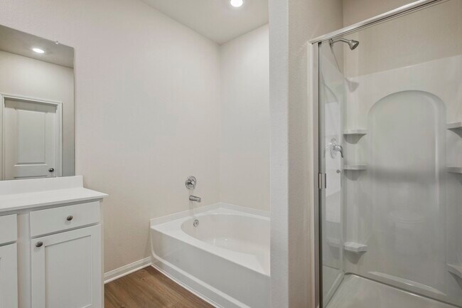 Building Photo - 335 Kingston Wy