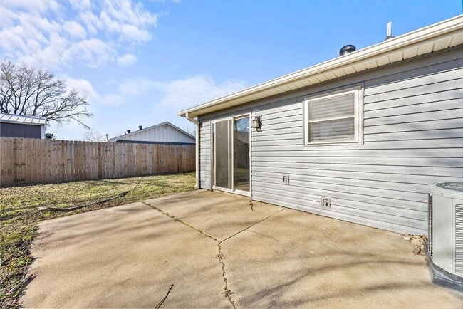 Building Photo - 2607 NE Walker St