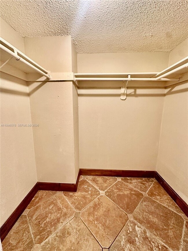 Building Photo - 2903 N Miami Beach Blvd