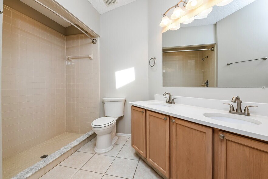 Building Photo - 2603 Spring Hill Dr