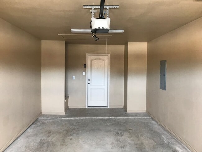 Building Photo - 2 Bedroom / 2 Bath Duplex off Clear Creek – Killeen, TX