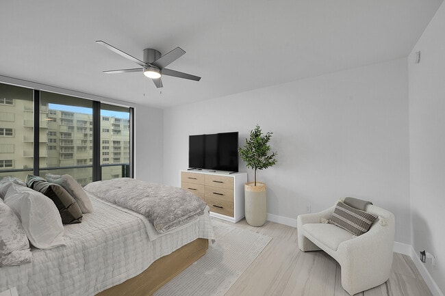 Building Photo - 730 N Ocean Blvd