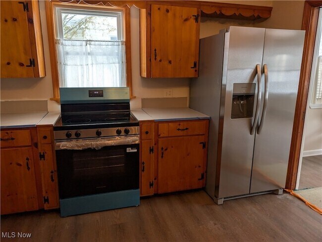 Building Photo - 703 Avondale St