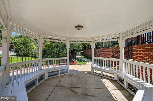 Building Photo - 4860 Eisenhower Ave