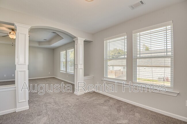 Building Photo - 909 Chesford Dr